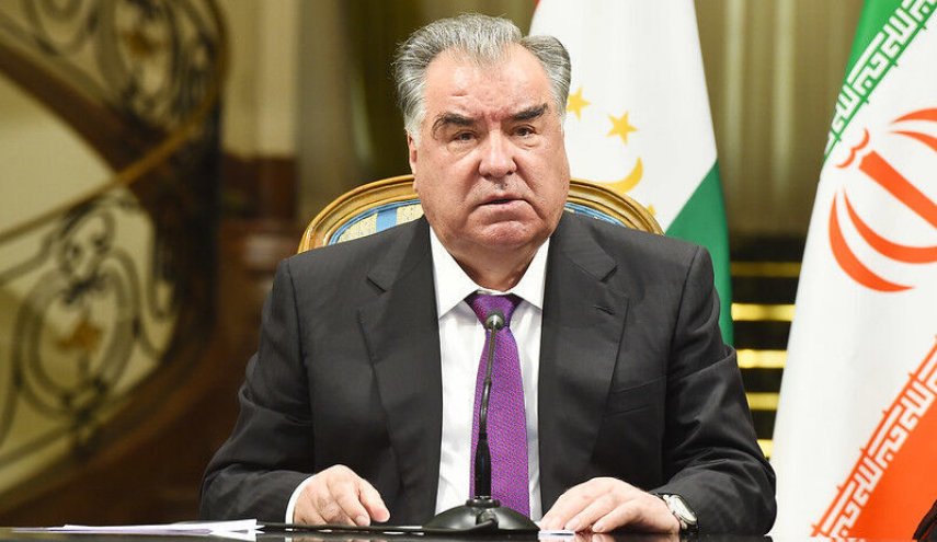 الرئيس الطاجيكي يدين الهجوم الإرهابي الذي وقع في شيراز