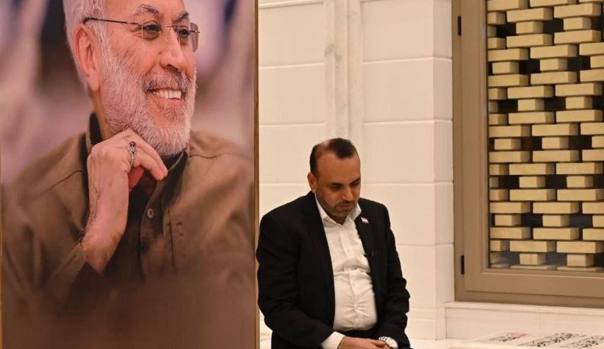 العراق..وزير العمل العراقي يزور قبر الشهيد أبو مهدي المهندس قبل المباشرة بمهامه.. صور