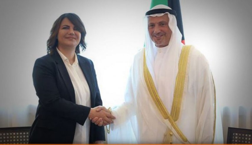 المنقوش تلتقي نظيرها الكويتي على هامش القمة العربية