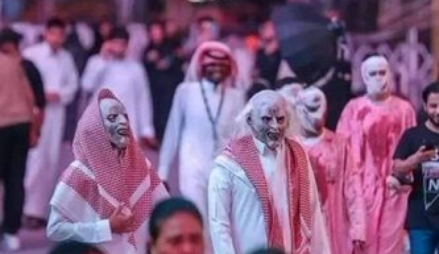 مغردون سعودیون یتمسخرون بما يسمى بـ'التطور' في السعودیة