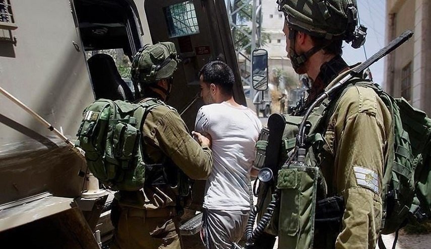 الإحتلال يعتقل 4 مواطنين و يفتش منازل بمخيم الجلزون

