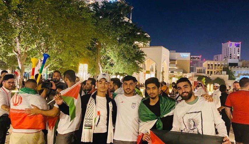 الجمهور الفلسطيني يساند شقيقة الايراني لمباراته المرتقبة مع المنتخب الأمريكي + صور