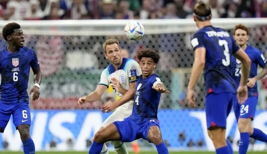 عندما يعلم الصحفي الإيراني النطق الصحيح للاعب منتخب أمريكا + فيديو