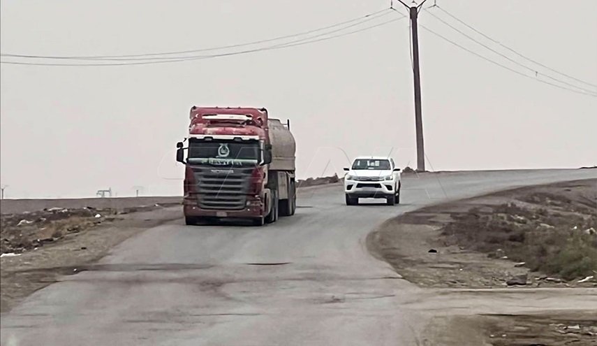 بالصور.. دفعة جديدة من سرقة النفط السوري على يد الاحتلال الأميركي