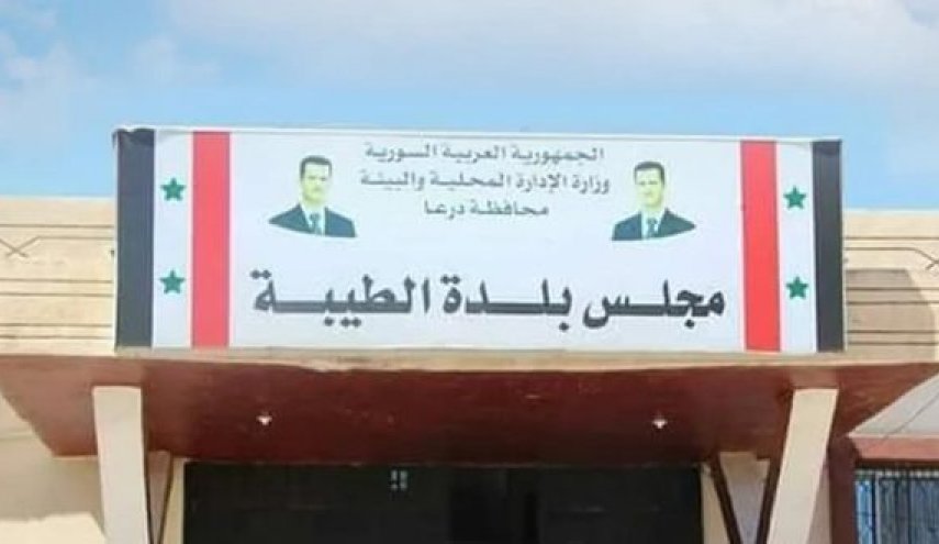 استشهاد مختار بلدة الطيبة وأحد مرافقيه بهجوم استهدف سيارتهما بريف درعا
