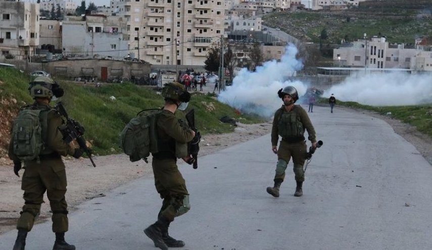 اندلاع مواجهات عنيفة بين شبان فلسطينيين وقوات الاحتلال في نابلس