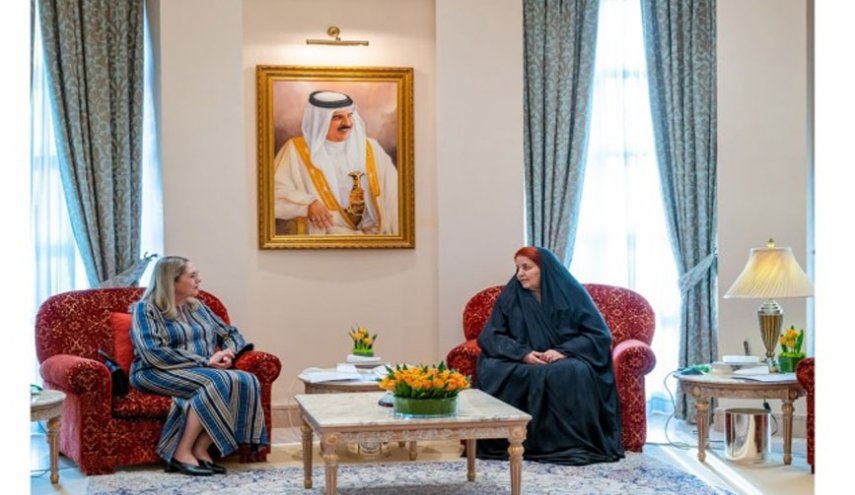 عندما يصبح 'التطبيع' أنثويًا!