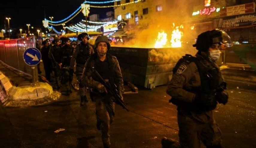 مقاومون يستهدفون مستوطنة 'عوفرا'.. والاحتلال يغلق مداخل محاذية لها
