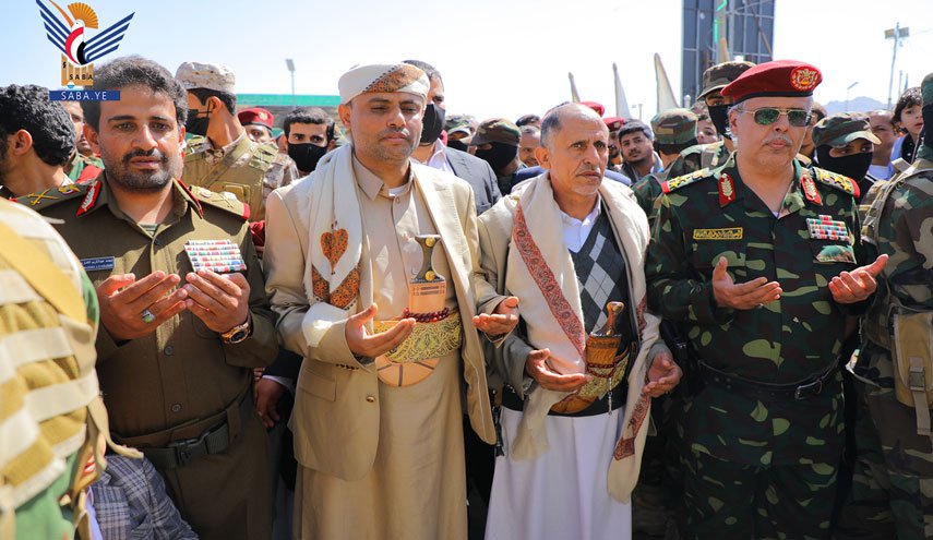  المشاط يفتتح معرض الشهداء القادة ويزور ضريح الشهيد الصماد