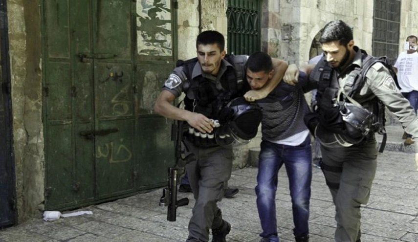 الاحتلال يعتقل فتى فلسطينيا من 'تل السبع' في النقب بمزاعم واهية كعادته

