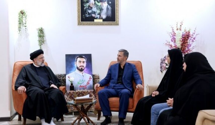 الرئيس رئيسي يزور عائلة الشهيد التعبوي آرمان علي وردي