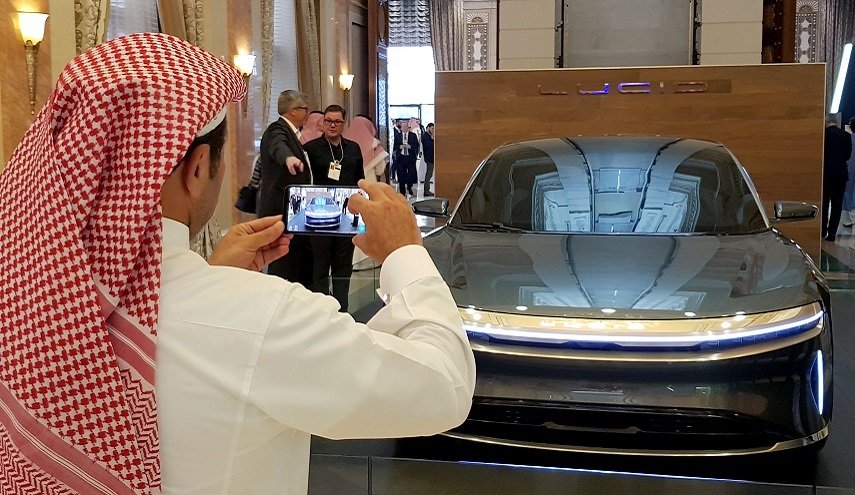 إبن سلمان يضخ المليارات لانتشال شركة لوسيد من الانهيار