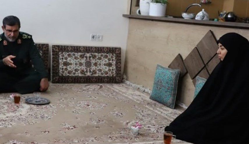 العميد تنكسيري يزور أسرة الشهيد 