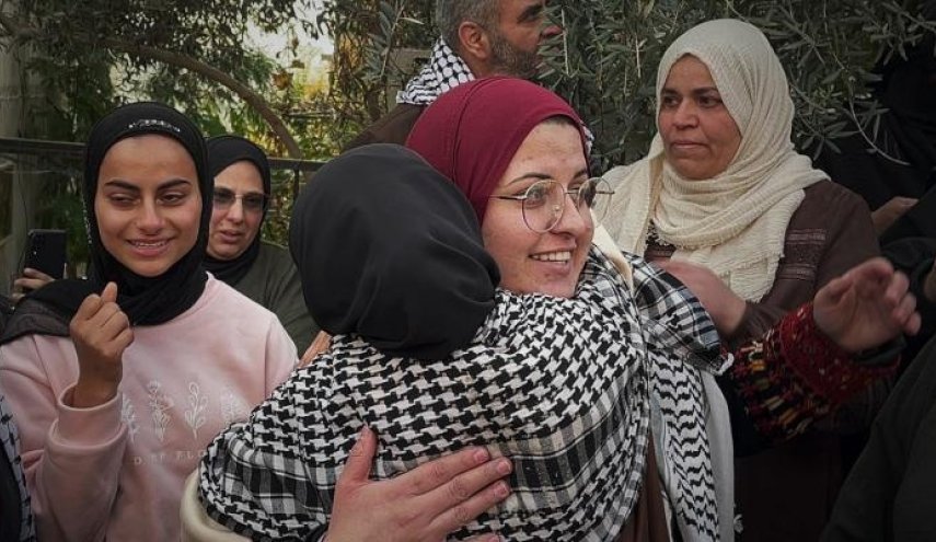 فلسطين..اصابة المحررة دينا جرادات بجلطة دماغية بعد الافراج عنها قبل يومين!
