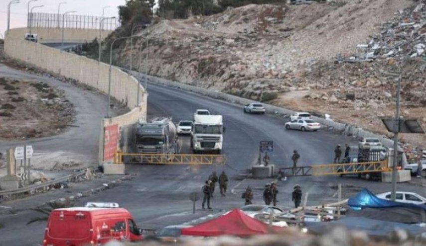 إصابة 11 فلسطينيا على حاجز قلنديا