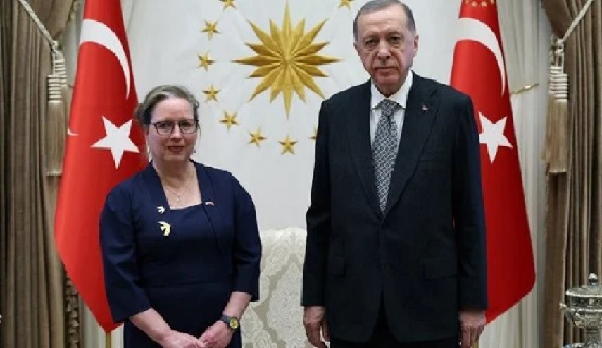 أردوغان يتسلم أوراق اعتماد سفيرة الكيان الإسرائيلي
