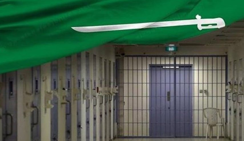 ناشط يتحدث عن لحظات يقضيها مواطنون سعوديين في زنزانات موحشة