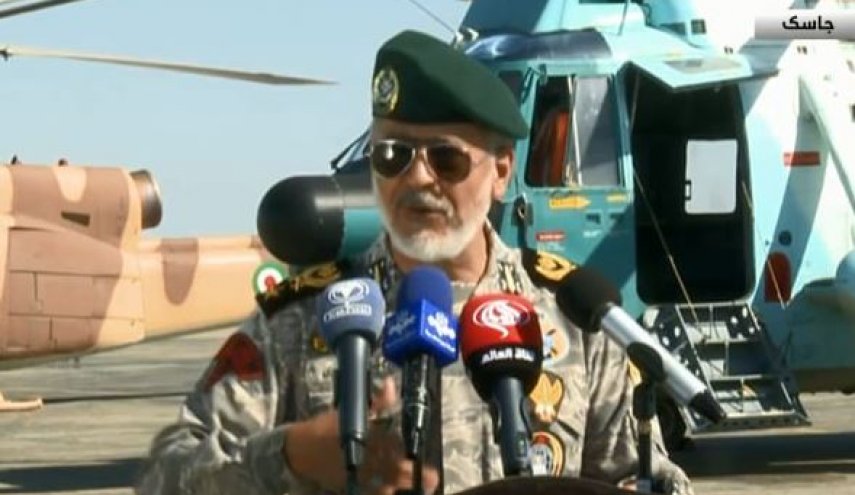 ايران تجري مناورات 