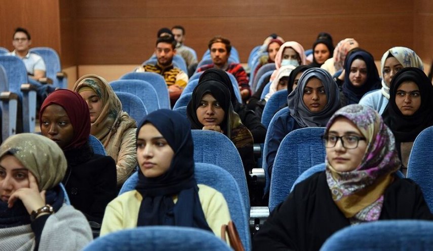 جامعة طهران تعلن استعدادها لقبول الطالبات الأفغانيات