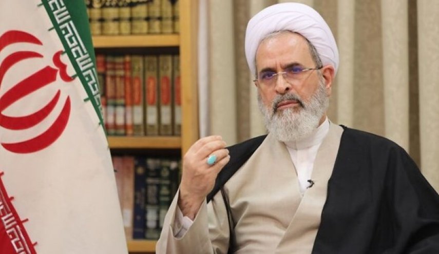 مدير الحوزات العلمية في ايران: على فرنسا الاعتذار أو انتظار الرد الحازم
