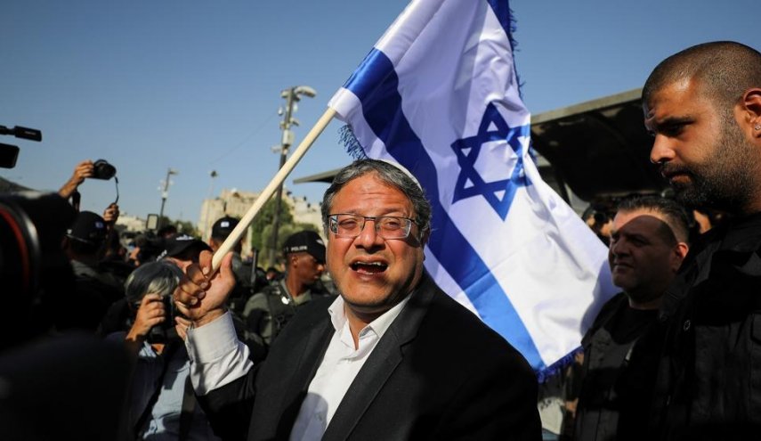 بن غفير يصدر تعليماته للشرطة بنزع الأعلام الفلسطينية من الأماكن العامة