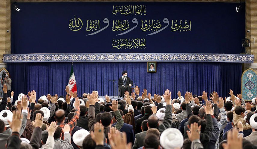 قائد الثورة الاسلامية يلتقي حشدا من اهالي قم 