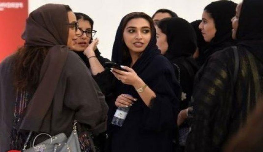 بن سلمان در تقابل میان سنت و مدرنیته/ چرا همسر ولیعهد در دیدارهای رسمی حضور ندارد؟