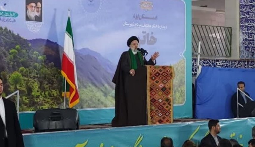 رئیس جمهور : مشکلات با همت جوانان و در داخل کشور قابل حل است/ دولت به جوانان توجه ویژه دارد