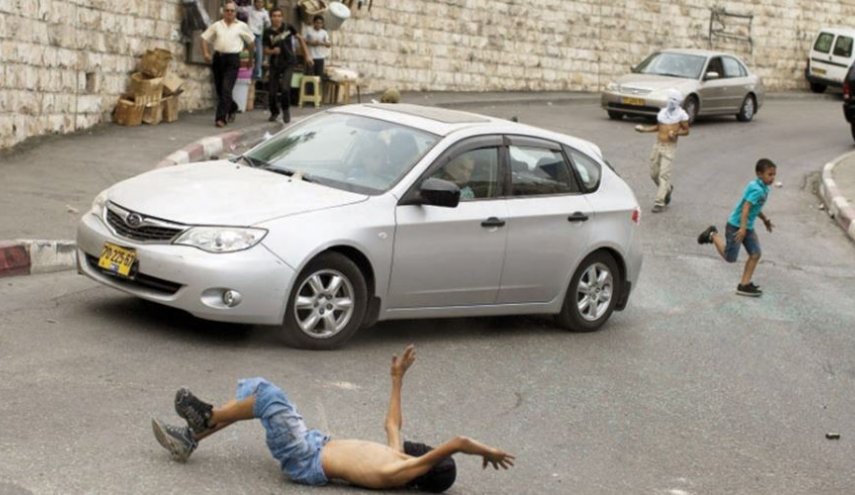 مستوطن صهيوني يحاول دهس أطفال فلسطينيين جنوب الخليل