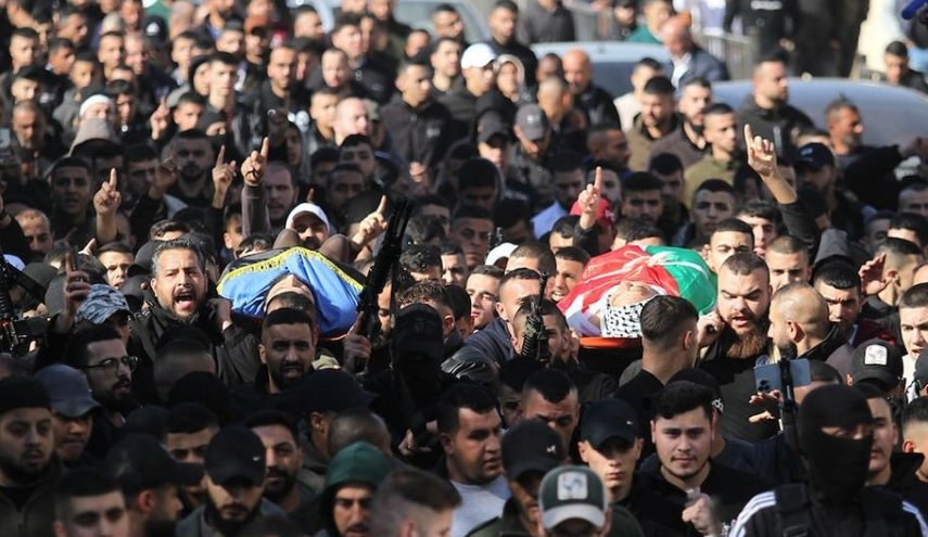 مشارکت گسترده فلسطینیان در مراسم تشییع دو شهید فلسطینی