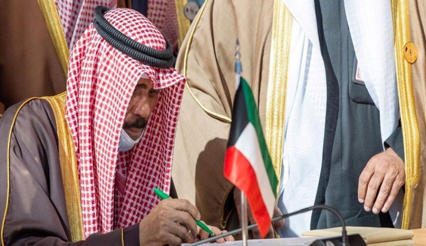 أمير الكويت يقبل استقالة الحكومة