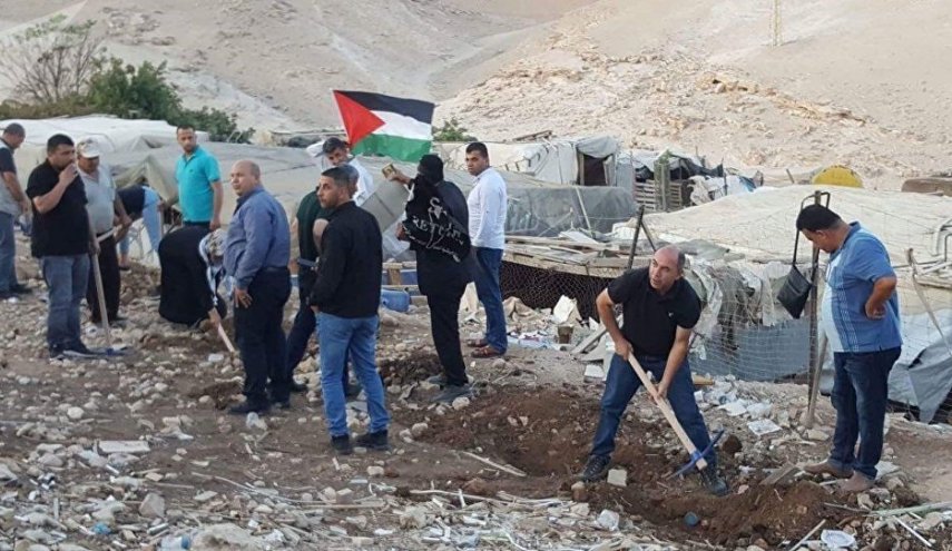 الخان الأحمر في خطر.. سلطات الاحتلال قد تصدر قراراها بالإخلاء اليوم