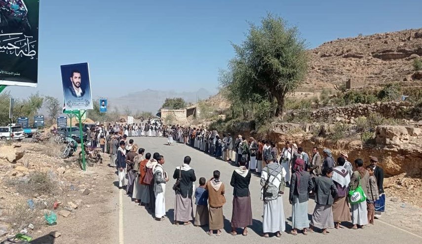 اليمن..وقفة لأبناء حبور ظليمة بعمران تنديداً بجريمة إحراق المصحف الشريف