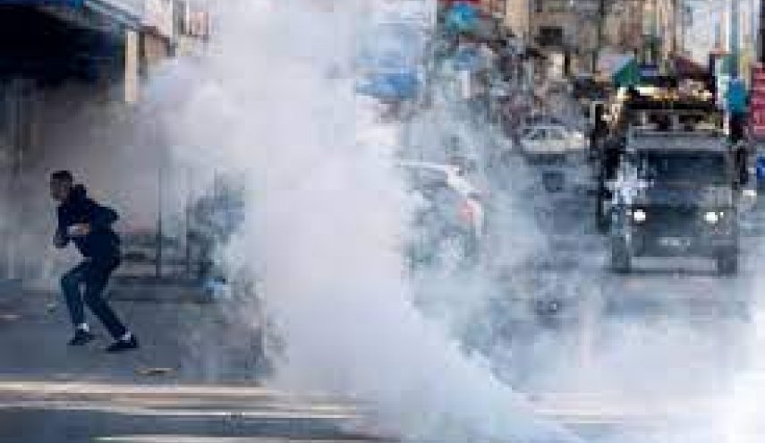 الاحتلال يقتحم عدة بلدات بالقدس ويشتبك مع الفلسطينيين