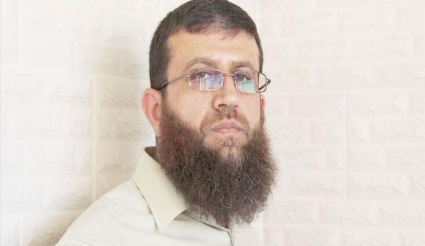 الشيخ عدنان يواصل إضرابه عن الطعام في سجون الاحتلال