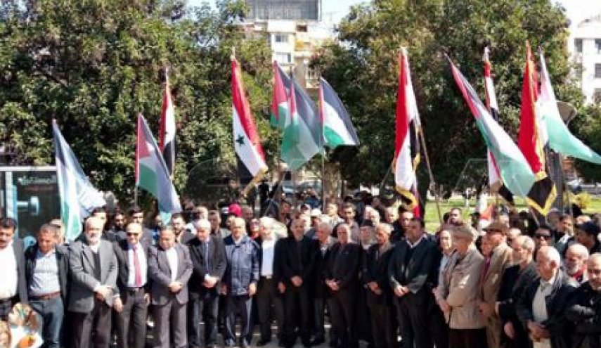 وقفة تضامنية في دمشق للمطالبة برفع الحصار على سورية