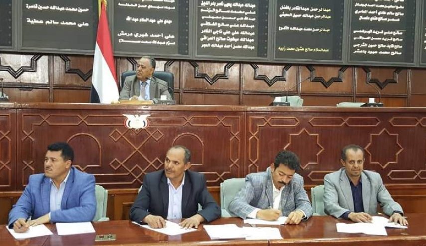 صنعاء تندد بالتحركات الأمريكية في المحافظات المحتلة وتدعو لليقظة والحذر