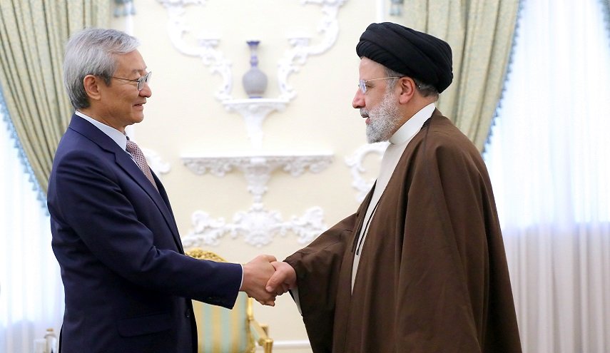 رئيسي یؤكد على دور منظمة شنغهاي في مواجهة الأحادية في العالم