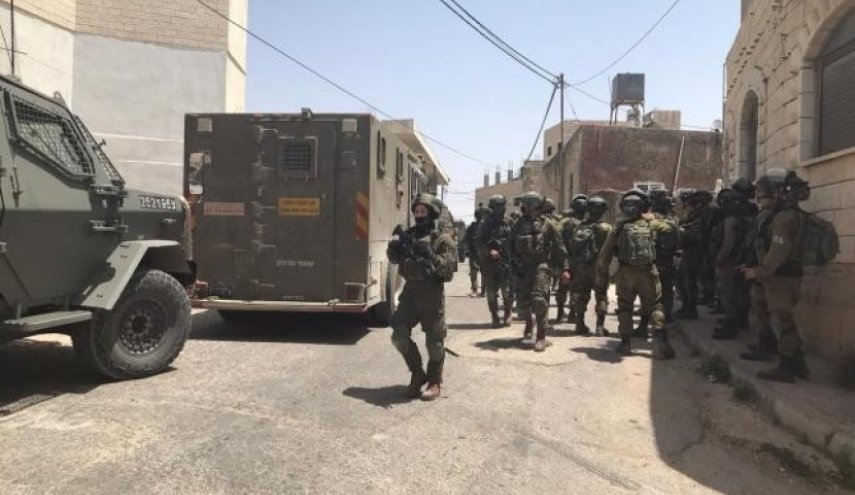 اعتقالات صهيونية في مناطق متفرقة بالضفة