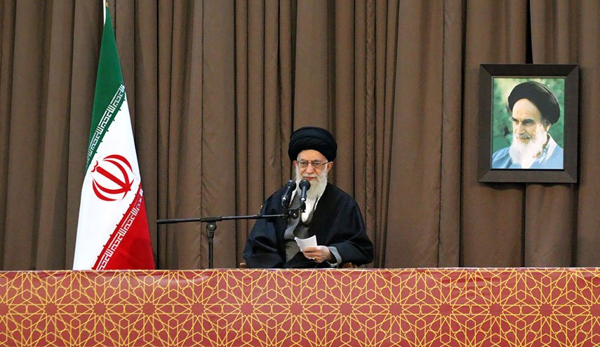 قائد الثورة الاسلامية يلقي كلمة في الصحن الرضوي الشريف