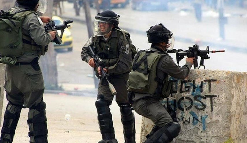 10 إصابات بحالات إختناق خلال مواجهات مع الاحتلال في نابلس