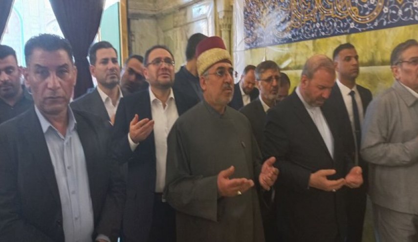 شمخاني يزور مرقد الإمامين الجوادين (ع) في بغداد
