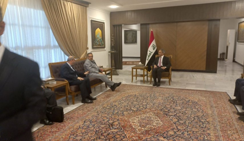 الادميرال شمخاني يجري مباحثات مع رئيس البرلمان والقضاء العراقيين