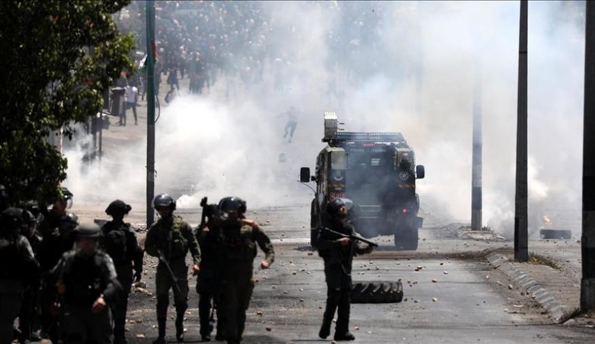 اصابة عدد من الفلسطينيين بالاختناق خلال مواجهات مع قوات الاحتلال
