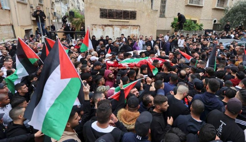 جماهير غفيرة تشارك في تشييع الشهيد المقاوم أمير أبو خديجة بطولكرم
