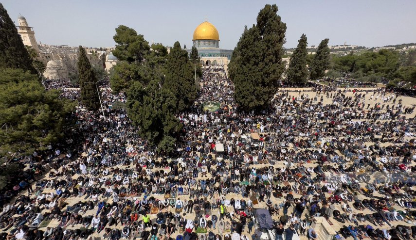 مستوطنون يدعون لذبح القرابين في المسجد الأقصى والاحتلال يعرقل وصول المصلين اليه 