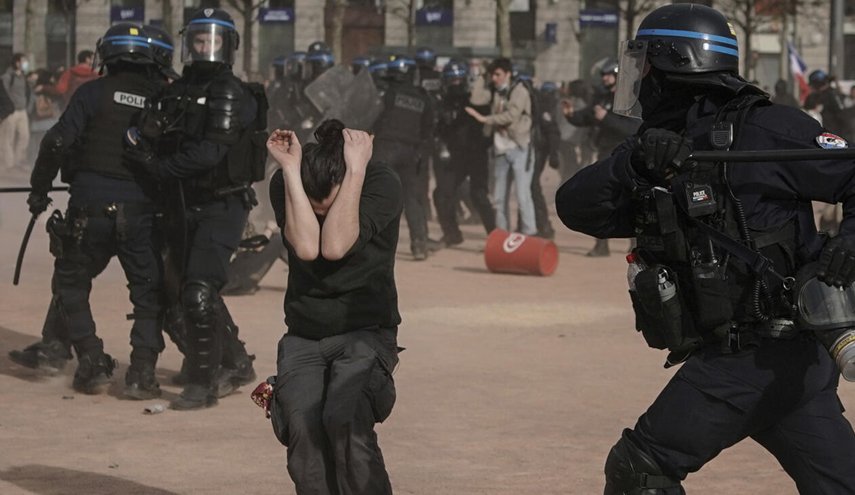 مفوضة حقوق الانسان بإوروبا: لا مبرر للعنف المفرط في فرنسا ضد المتظاهرين