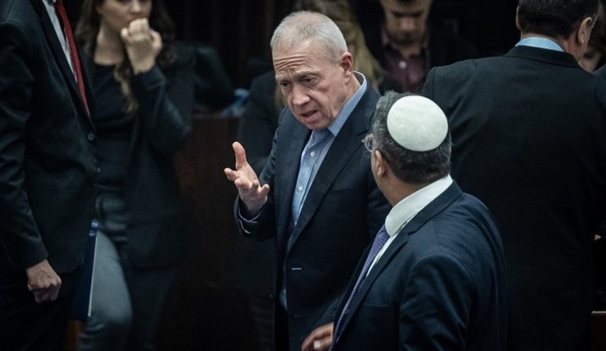 وزير الحرب 'غالانت' يواصل أداء مهامه 'رغم إقالته'!
