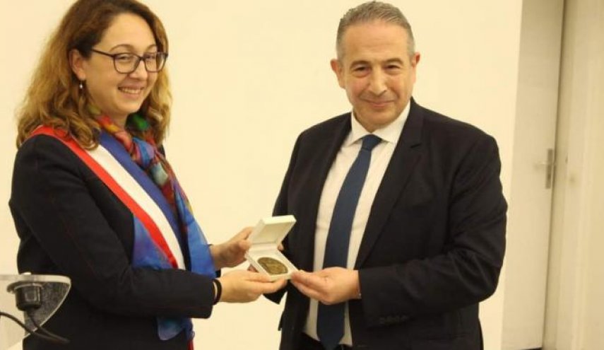 السفير الجزائري يعود إلى باريس بعد مغادرتها إثر أزمة دبلوماسية