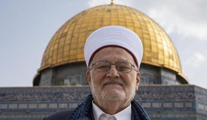 الشيخ عكرمة يحذر من 'مكيدة كبيرة' للأقصى 
